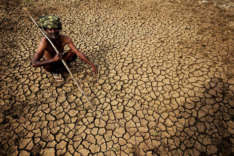 epaselect epa04768849 An Indian farmer sits in his dried up land in gauribidanur village, doddaballapur district, which is very close to Karnataka and Andhra Pradesh border around 85km from Bangalore, Indian, 26 May 2015. More than 500 people have died in a heat wave that has swept across India and is showing little signs of abating. The southern states of Andhra Pradesh and Telangana were the worst affected with temperatures reaching 48 degrees in some areas. Heat wave conditions have prevailed in the region since April but most of the deaths have been reported over the past 10 days, a news report said. EPA/JAGADEESH NV