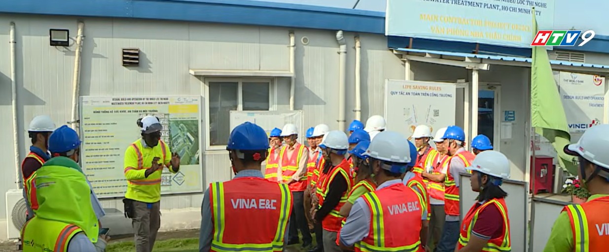Người dân tham quan thực tế Nhà máy xử lý nước thải Nhiêu Lộc – Thị Nghè